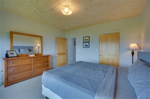 Photo 15 - Tofte Tranquility: Lakefront Townhome w/ Balcony