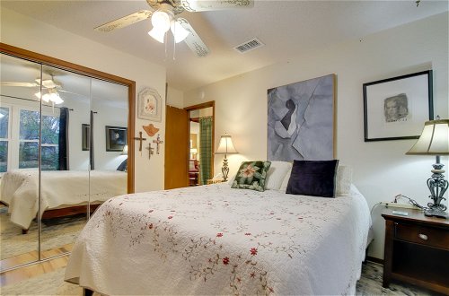 Foto 28 - Pet-friendly Austin Home w/ Deck & Private Hot Tub