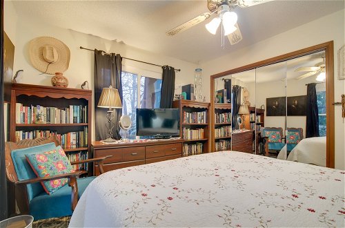 Foto 8 - Pet-friendly Austin Home w/ Deck & Private Hot Tub