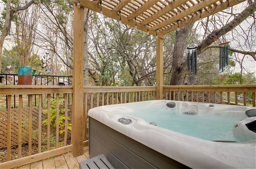 Foto 14 - Pet-friendly Austin Home w/ Deck & Private Hot Tub