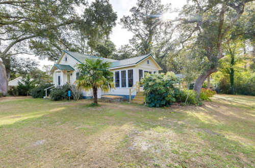 Foto 6 - Peaceful Atlantic Cottage w/ Deck & Yard