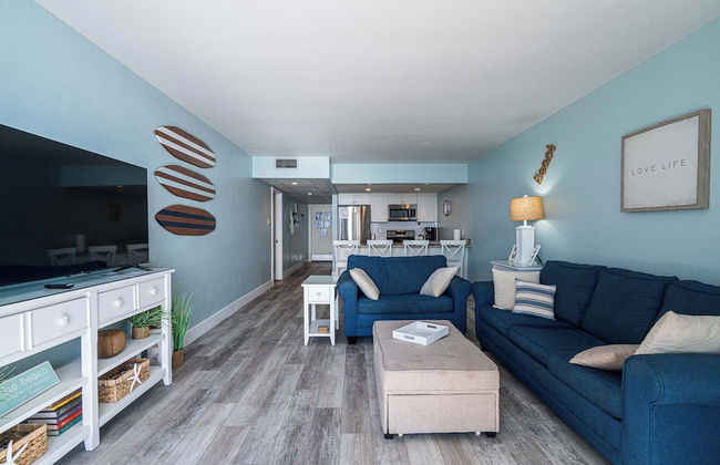 Edgewater Oasis Gorgeous Resort Condo on Beach! - Foto 9