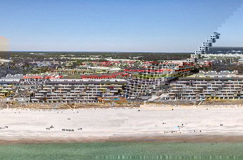 Photo 31 - Edgewater Oasis Gorgeous Resort Condo on Beach!