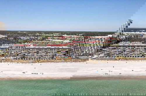 Photo 31 - Edgewater Oasis Gorgeous Resort Condo on Beach!
