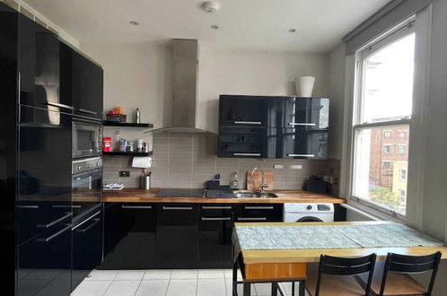 Foto 6 - Stylish 1BD Flat With Private Terrace - Kilburn