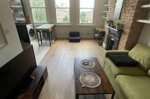 Foto 8 - Stylish 1BD Flat With Private Terrace - Kilburn