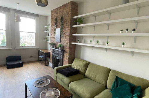 Foto 9 - Stylish 1BD Flat With Private Terrace - Kilburn