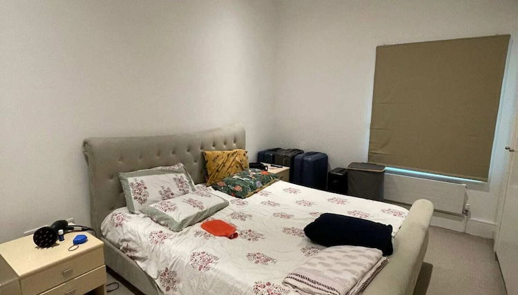 Photo 1 - Amazingly Located 1BD Flat- 4 Mins to Kings Cross