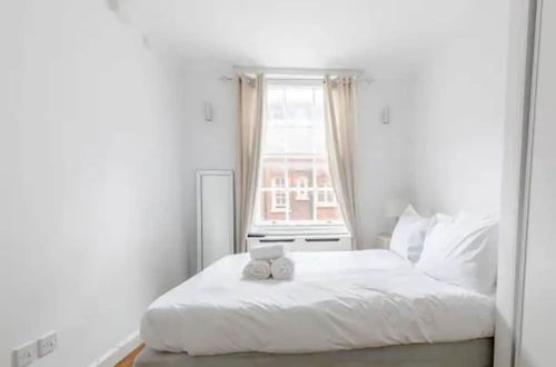 Photo 3 - Bright & Central - 3BD Flat - Marylebone