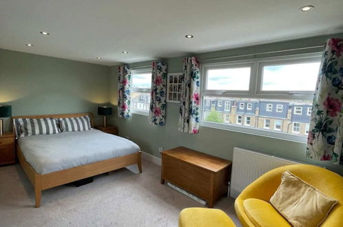 Photo 7 - Beautiful & Stylish 4BD Family Home - Wimbledon