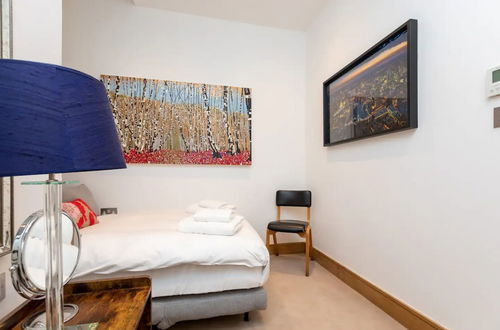 Photo 3 - Luxurious 2 Bedroon Flat in the Heart of London