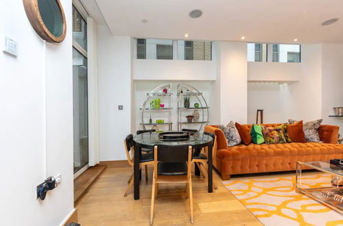 Photo 12 - Luxurious 2 Bedroon Flat in the Heart of London