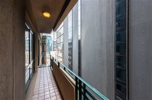 Photo 17 - Spacious 3-bed Unit in Melbourne CBD w/ Pool & Gym