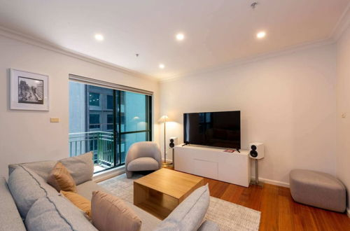 Photo 5 - Spacious 3-bed Unit in Melbourne CBD w/ Pool & Gym