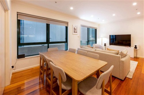Photo 15 - Spacious 3-bed Unit in Melbourne CBD w/ Pool & Gym