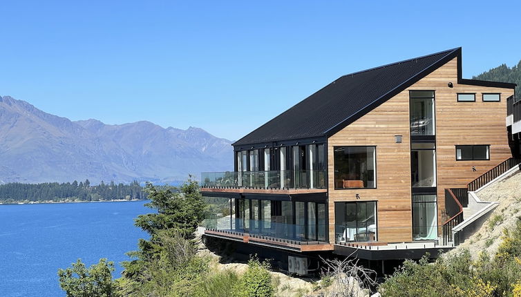 Photo 1 - Stunning Lakeview QT Holiday House