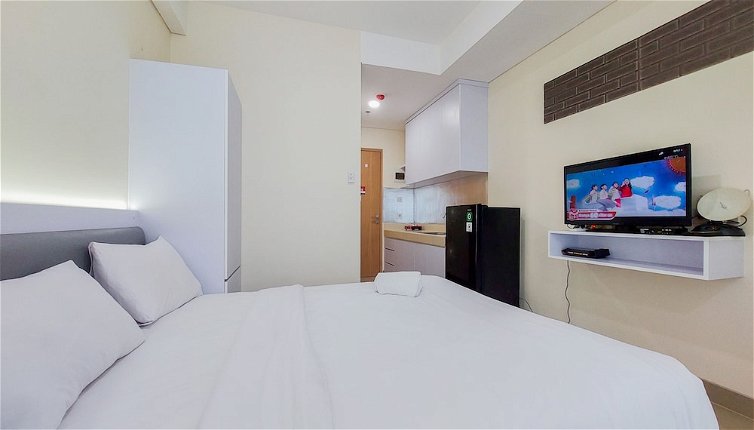 Photo 1 - Good Deal And Homey Studio Apartment At B Residence