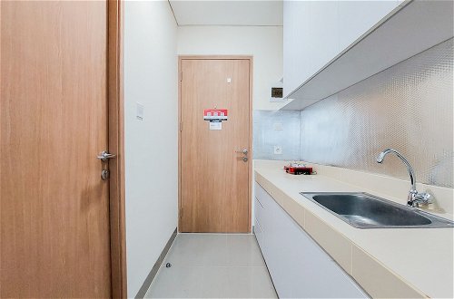 Foto 7 - Good Deal And Homey Studio Apartment At B Residence