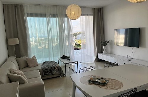 Photo 13 - Stunning Apartment by the sea
