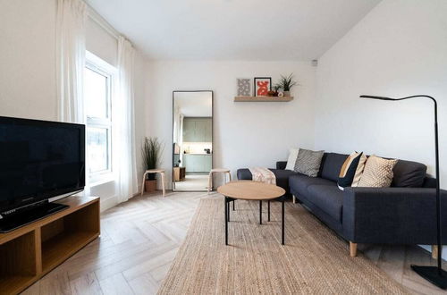 Photo 13 - The Battersea Place - Charming 4bdr Flat