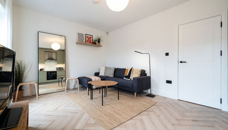 Photo 1 - The Battersea Place - Charming 4bdr Flat