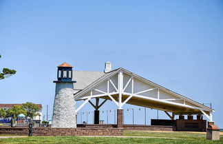 Photo 2 - Charming Hampton Home < 2 Mi to Buckroe Beach