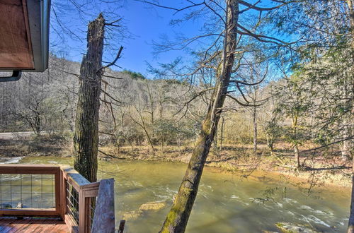 Photo 16 - Riverfront Helen Cabin w/ Hot Tub & Deck