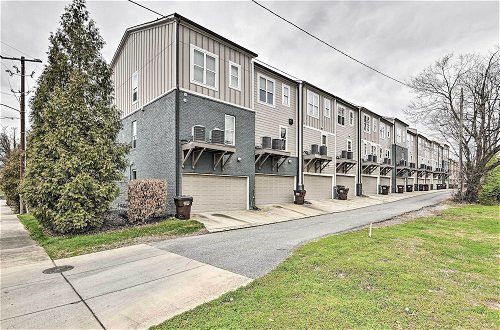 Foto 4 - Tasteful 3-level Townhome < 2 Miles to Music Row