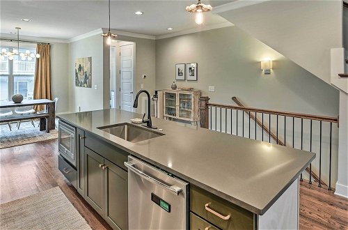 Foto 14 - Tasteful 3-level Townhome < 2 Miles to Music Row