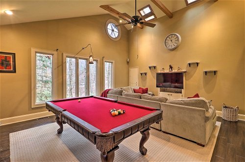 Foto 23 - Cozy Conyers Cabin w/ Fireplace & Pool Table