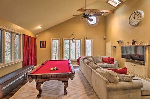 Foto 4 - Cozy Conyers Cabin w/ Fireplace & Pool Table