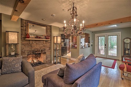 Foto 6 - Cozy Conyers Cabin w/ Fireplace & Pool Table