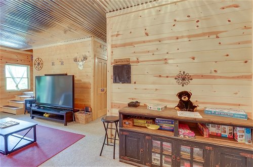 Photo 20 - Charming Morganton Cabin w/ Hot Tub & Game Room