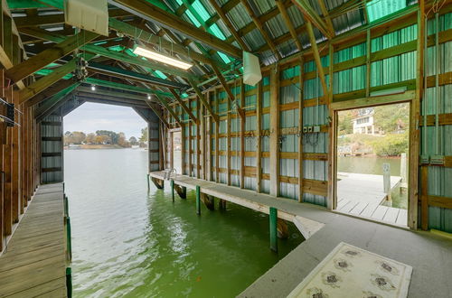 Photo 10 - Waterfront Topping Vacation Home w/ Boat Dock