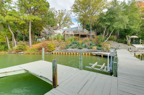 Foto 4 - Waterfront Topping Vacation Home w/ Boat Dock