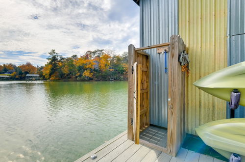 Photo 15 - Waterfront Topping Vacation Home w/ Boat Dock