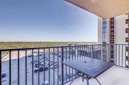 Foto 16 - Orange Beach Condo w/ Ocean-view Balcony