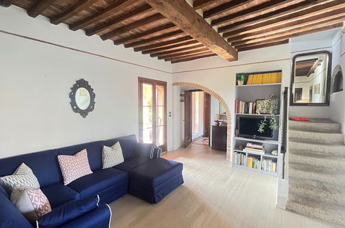 Photo 13 - Tuscan Villa 5mins From Beach, Sleeps 8, ev Point