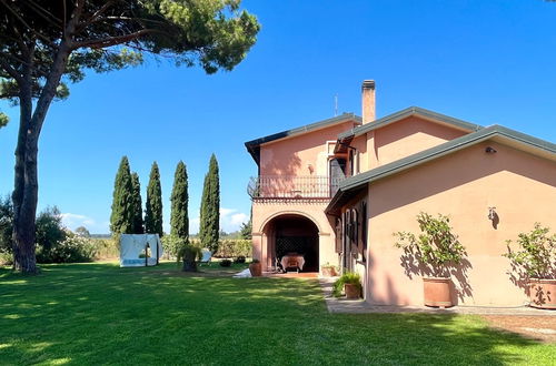 Photo 1 - Tuscan Villa 5mins From Beach, Sleeps 8, ev Point