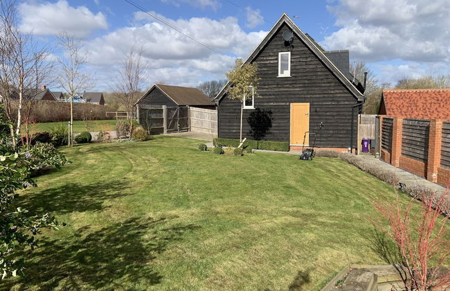 1-bed - Sleeps 2 - Pet Friendly w Parking - Foto 10