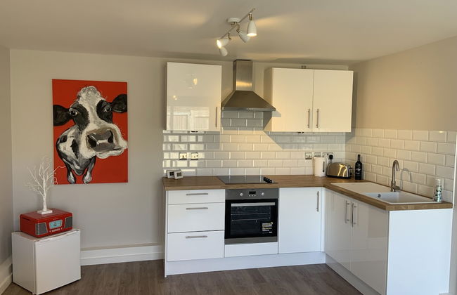 1-bed - Sleeps 2 - Pet Friendly w Parking - Foto 4
