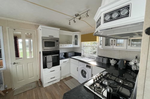 Foto 6 - Captivating 2-bed Static Caravan on Private Land