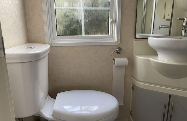 Captivating 2-bed Static Caravan on Private Land - Foto 13