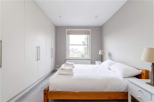 Photo 6 - Modern 2-bed Flat in Shepherds Bush - Comfort & Style