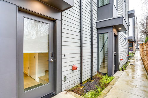 Photo 17 - Modern Seattle Townhome: Walk to Light Rail