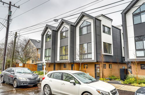 Photo 15 - Modern Seattle Townhome: Walk to Light Rail