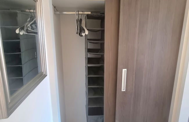 2-bed 2-bath Greenwich Apartment with balcony & lift - Photo 5
