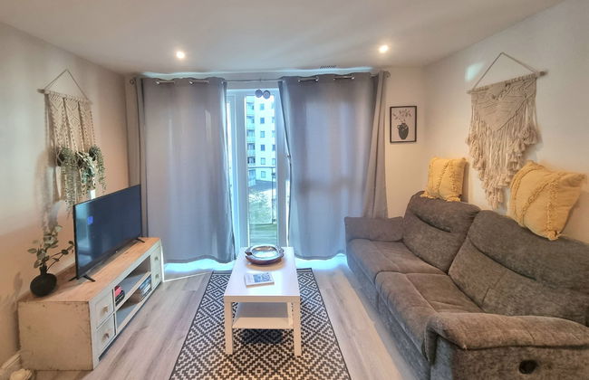 2-bed 2-bath Greenwich Apartment with balcony & lift - Photo 41