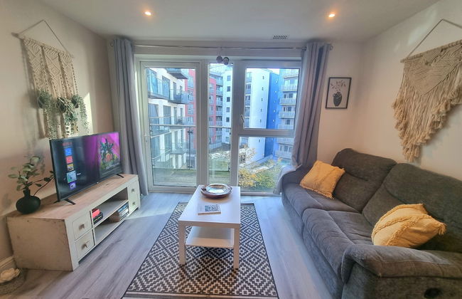 2-bed 2-bath Greenwich Apartment with balcony & lift - Photo 1