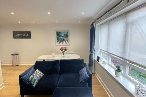Photo 12 - Chic 1BD Flat - 10 Minutes to Victoria Park